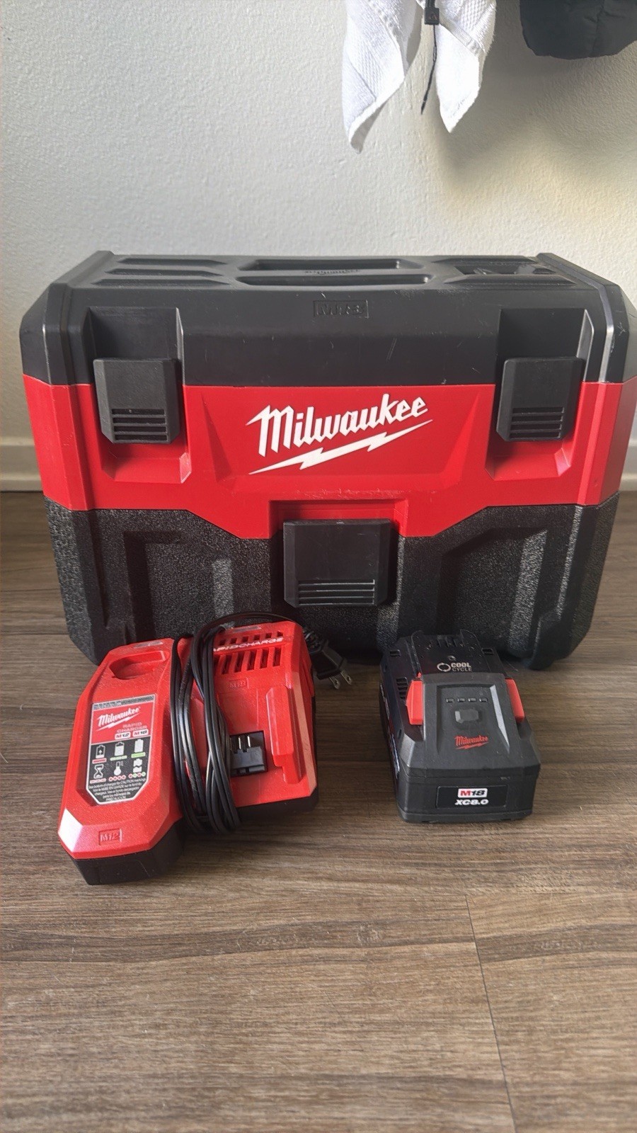 Milwaukee M18 18V Rapid/COOL-CYCLE Charger w/ Battery Included & PACKOUT Case