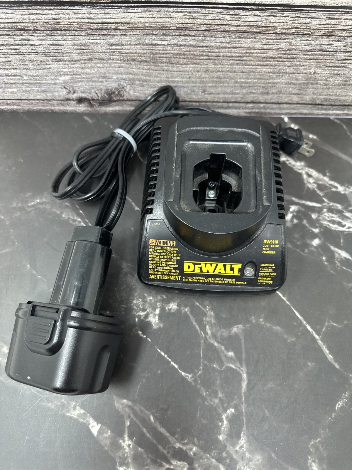 Dewalt DW9118 NiCd Charger 7.2v – 14.4v Battery Charger Power tool with battery