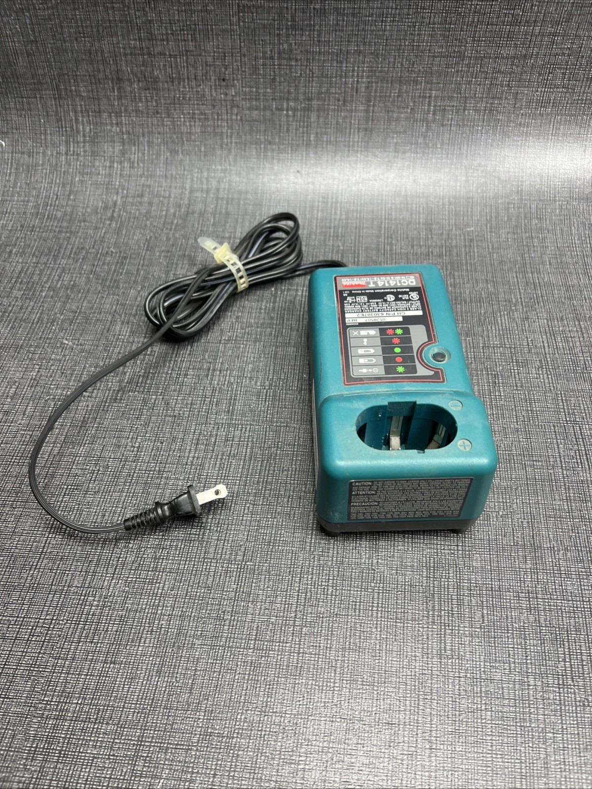 OEM Makita DC1414 T 7.2-14.4V Ni-MH Ni-Cd Tool Battery Charger tested works