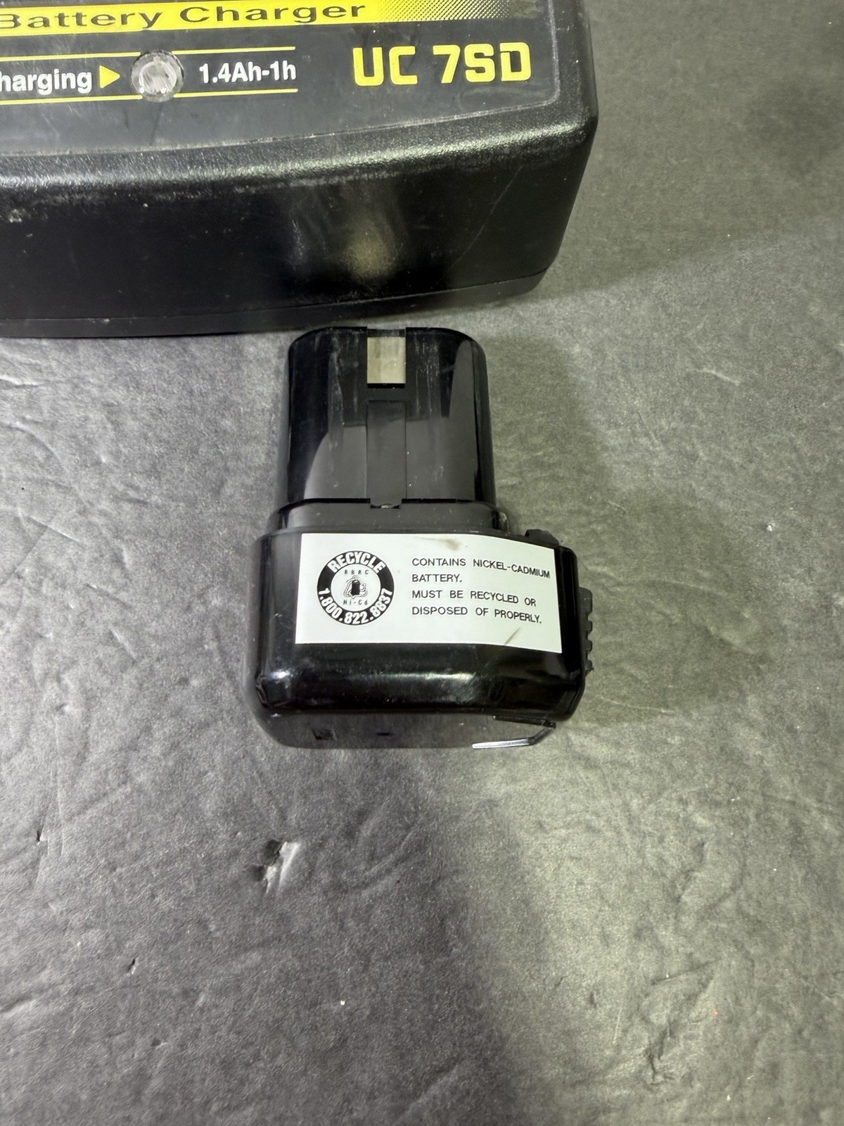 Hitachi 7.2 VOLT Battery Charger UC7SD 1.4Ah 1 hour for Ni-Mh Ni-Cd 110v
