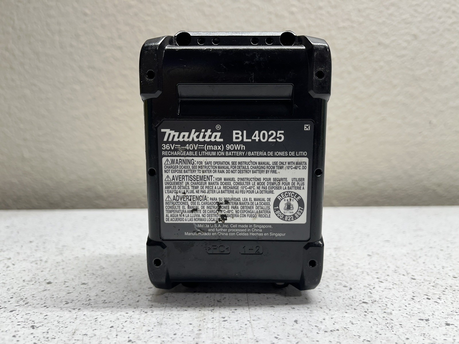 Makita No. DC40RA XGT Li-ion 40V Max Battery Charger & XGT 40V 2.5 Battery Packs