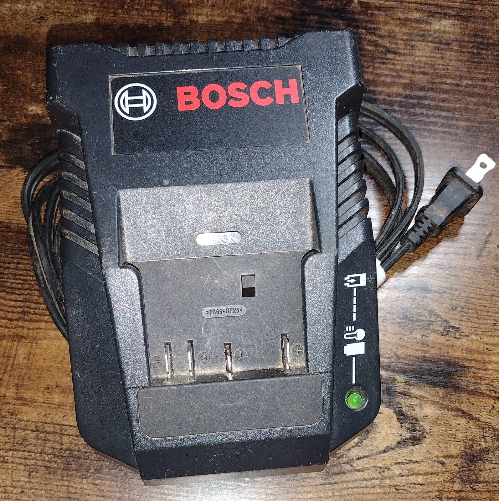 Bosch BC660 18-volt Lithium-Ion Fast Battery Charger – Black
