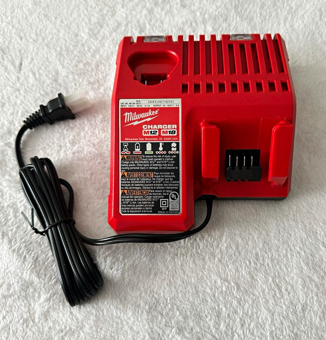 Milwaukee M12/M18 Battery Charger 12V/18V Single-Bay 48-59-1812