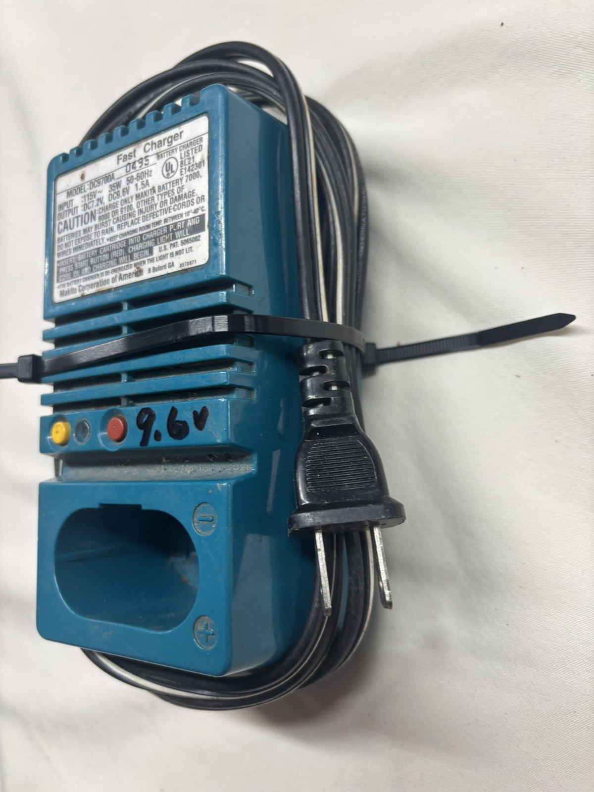 Makita Battery Fast Charger 120V 35W 60 Hz DC7.2V, DC9.6V 1.5A DC9700A DC9700