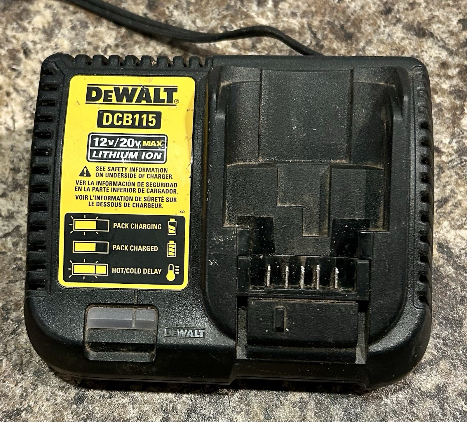 DEWALT DCB115 12V/20V MAX Lithium-Ion Fast Battery Charger, 1-Battery