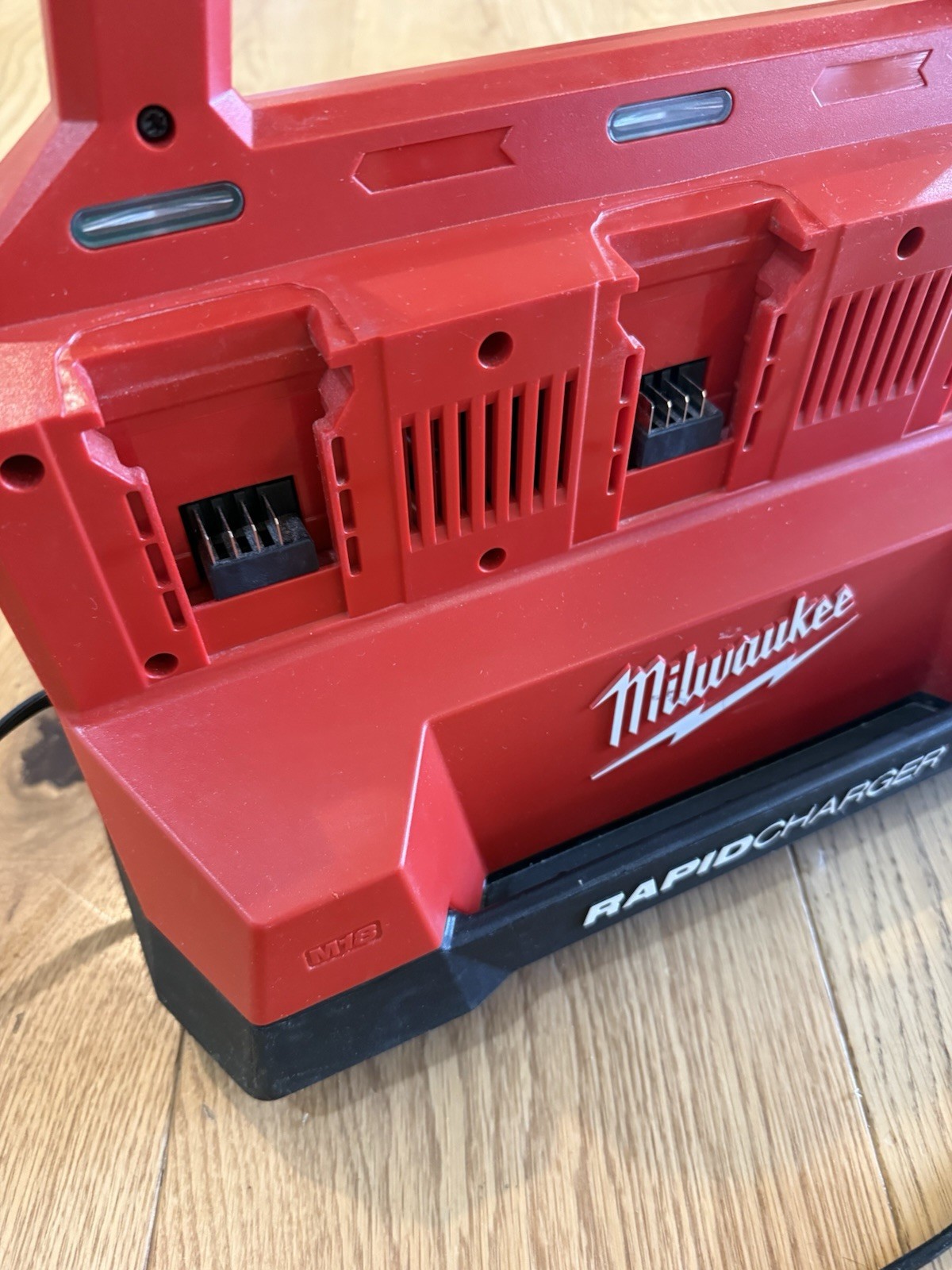 Milwaukee PACKOUT 6 Bay Rapid Charger – Used Very Good Condition – No Reserve