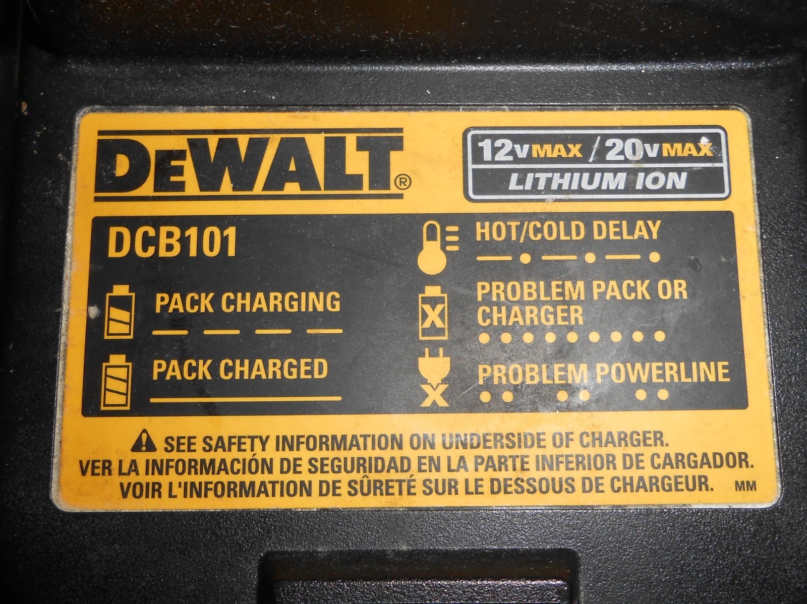 Genuine DCB101 DeWalt 12V MAX / 20V MAX Lithium Battery Fast Charger Li-Ion OEM